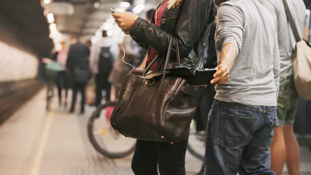 
                    Carteiristas roubam 375€ a turista na Baixa de Lisboa. Foram apanhados
                