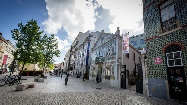 Agride namorada na rua em Lisboa e tenta fugir. PolÃcia chamou reforÃ§os