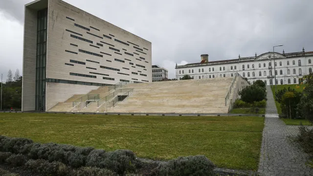 
                    Eleição do reitor da NOVA volta a não se realizar
                