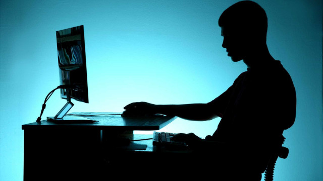 Linha Internet Segura. Denúncias de conteúdos ilegais sobem 70% em 2025