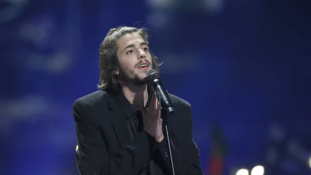 Amor de Salvador Sobral e Jenna Thiam deu filme que deve estrear em 2027