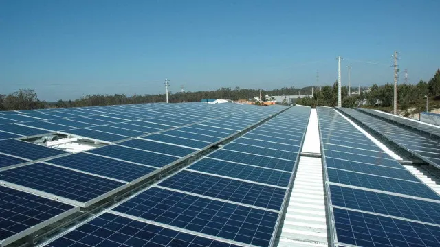 
                    Centrais solares na Beira: Relatórios apontam impactos estruturais graves
                