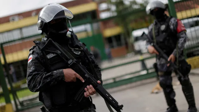 PolÃcia militar e 4 suspeitos morrem em perseguiÃ§Ã£o e tiroteio no Brasil