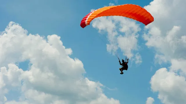 
                    Queda de parapente faz um ferido grave no concelho de Grândola
                