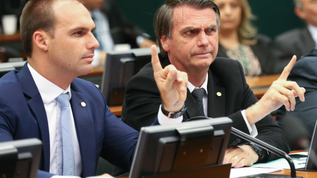 PF indicia Jair e Eduardo Bolsonaro em ação penal do golpe