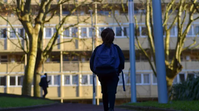 
                    Vitória tem 13 anos vive com Covid Longa e quer ir à escola sem rótulos
                