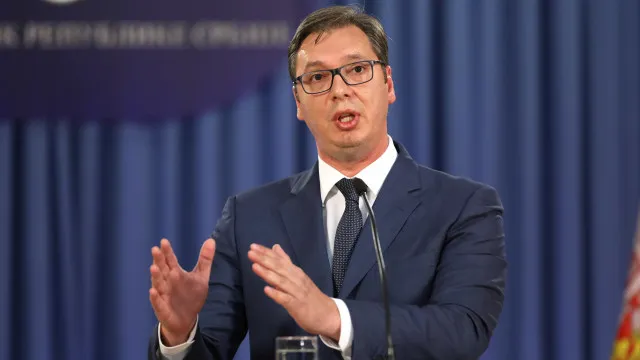 
                    Presidente sérvio demite-se para concorrer a primeiro-ministro
                