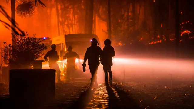 IncÃªndios: A25 cortada ao trÃ¢nsito entre Vouzela e o nÃ³ de Reigoso