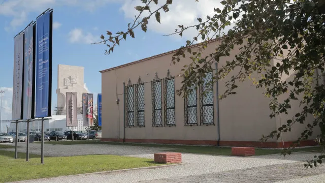 
                    Exposição de artefatos artesanais contemporâneos no Museu de Arte Popular
                
