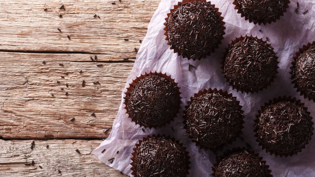 Vem aí o bombom de chocolate (com coração de queijo de ovelha)