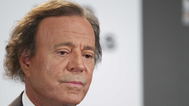 Julio Iglesias em cadeira de rodas e com demência? Cantor reage a rumores
