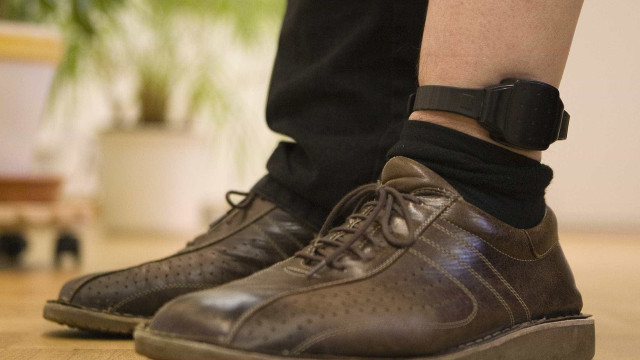 Senado aprova uso imediato de tornozeleira por agressor de mulher