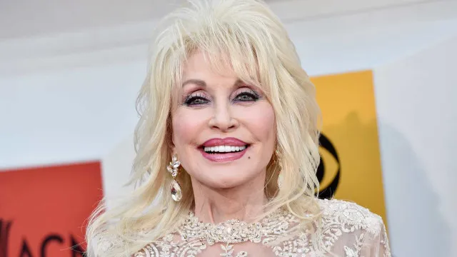 Dolly Parton desvalorizou sintomas antes do cancro? "Não dei atenção"