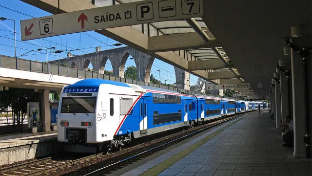 
                    Atenção, passageiros: Fertagus está com 