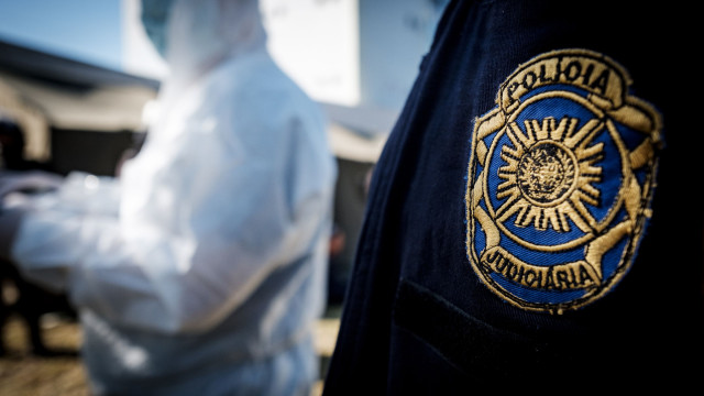 Jovem morre após ser baleado à porta de bar no Porto. PJ investiga