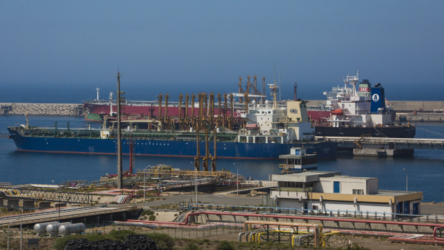 PJ faz buscas a porta-contentores carregado com cocaína no Porto de Sines
