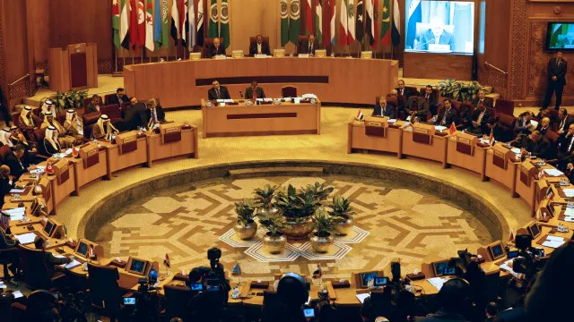 
                    Países árabes reúnem-se sobre bloqueio do estreito de Ormuz
                