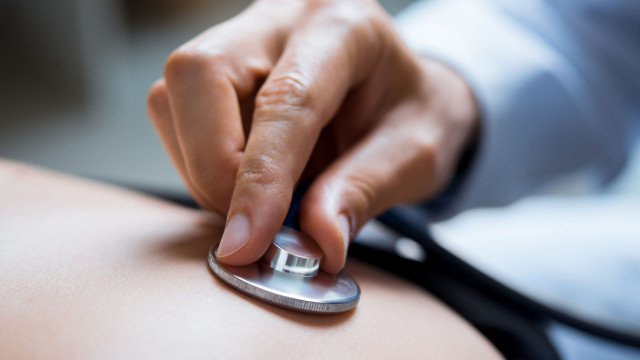 Telemóvel com IA ajuda a controlar doenças respiratórias em crianças