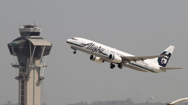 EUA ordenam manter em terra alguns aviões 737 Max 9 após incidente