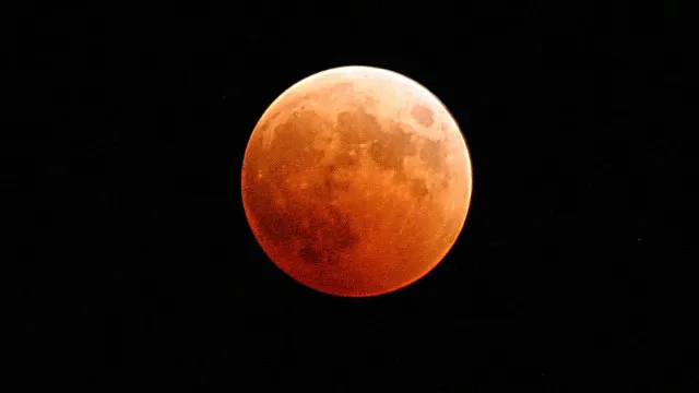 
                    Há mais um eclipse para ver neste mês de agosto. Acontece esta semana
                