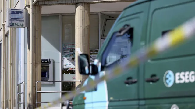
                    Assalto à mão armada a carrinha de valores em Corroios. Suspeitos em fuga
                