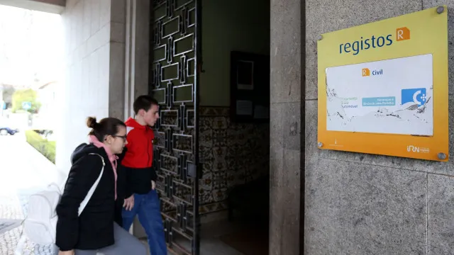 
                    Greve nas conservatórias teve hoje adesão de 93,41%
                