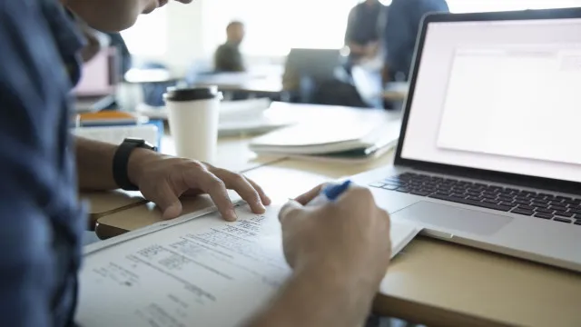 
                    Salário médio só descola do mínimo se houver aumento de produtividade
                