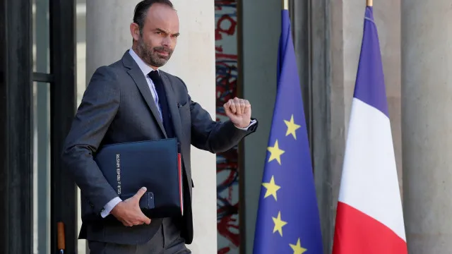 
                    Antigo PM candidata-se às presidenciais para 
