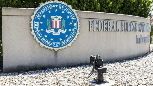 
                    FBI realiza buscas no gabinete da líder do Senado da Virgínia
                