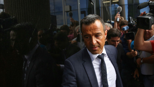Jorge Mendes teve de convencer Laporta para Cancelo voltar ao Barcelona
