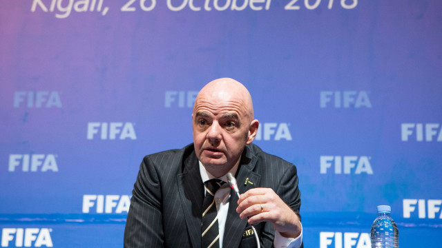 Infantino vive crise inédita e vê clima de 'eleição antecipada' na Fifa