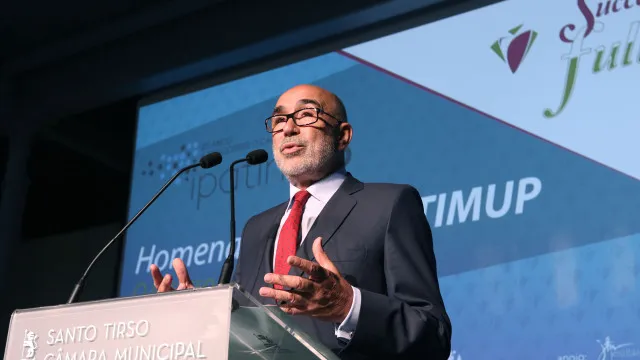 
                    Ex-presidente de Santo Tirso nega ter 