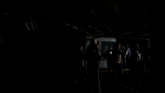 Gestor de prédio há 6 dias sem luz soma 30 protocolos da Enel: Indignação