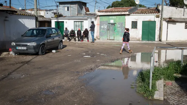 
                    Moradores afetados pelas intempéries em Almada não vão poder regressar
                