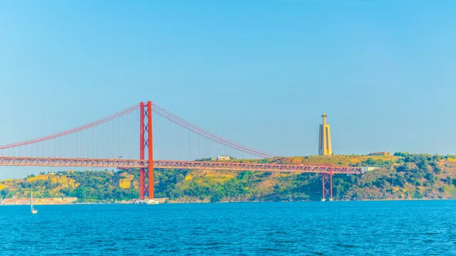 Ponte 25 de Abril assinala 60.Âº aniversÃ¡rio com espetÃ¡culo de drones em 3D