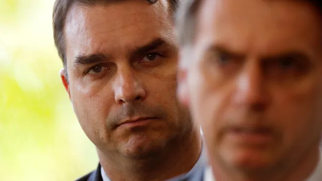 FlÃ¡vio Bolsonaro aciona justiÃ§a para investigar perfis que o atacam