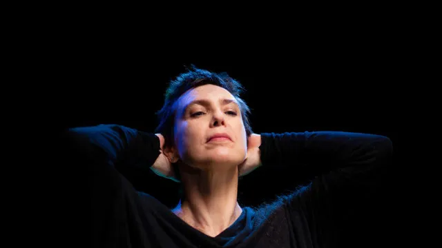 
                    Adriana Calcanhotto com quatro datas em Portugal em formato voz e violão
                