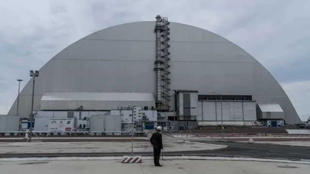 
                    Rússia homenageia heróis que contiveram tragédia de Chernobyl há 40 anos
                