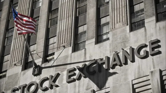 Wall Street fecha em alta graças a recuperação do interesse pela IA