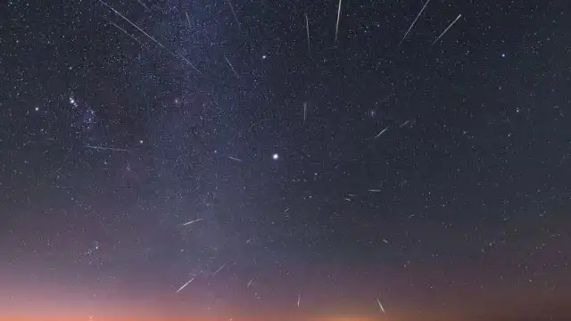 Sente-se e relaxe. Hoje há uma chuva de meteoros para admirar