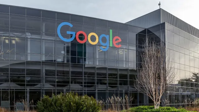 IA da Google é um "risco inaceitável" para crianças, alerta estudo