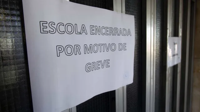 Greves na escola? Se é encarregado de educação, eis como deve justificar