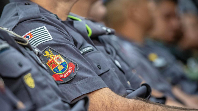 Homem em surto morre após ser contido e algemado por PMs no centro de São Paulo