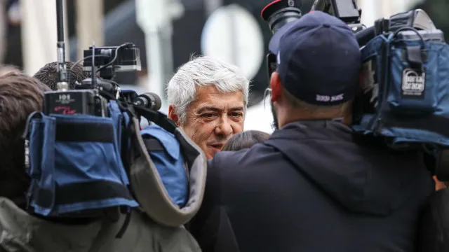 
                    Estado condenado a indemnizar José Sócrates em 15 mil euros
                