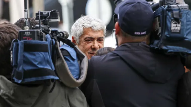 
                    Sócrates pede ao tribunal contradições entre Parque Escolar e Marquês
                