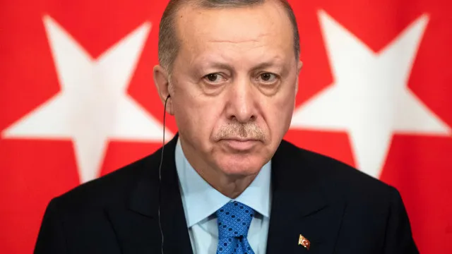 
                    Turquia, Arábia Saudita e Paquistão assinam acordo de defesa
                