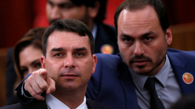 Filhos de Bolsonaro intensificam críticas a aliados após gestos do centrão por Tarcísio candidato