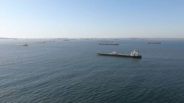 Médio Oriente: Petroleiro incendeia-se no golfo de Omã