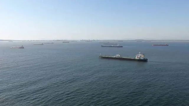 
                    EUA dizem ter desativado dois petroleiros iranianos a tentar contornar bloqueio
                