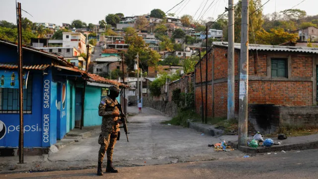
                    Presidente da Colômbia destitui ministro do Interior após dois meses
                